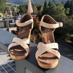 Tom’s tan wedges size 7.5